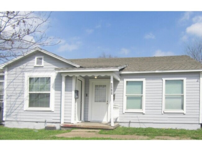 ******1 BEDROOM DUPLEX IN DALLAS**** - ******1 BEDROOM DUPLEX IN DALLAS**** House