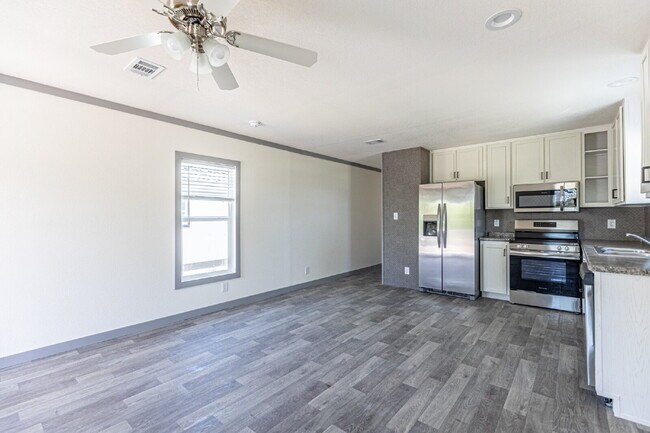 Photo - 193 Live Oaks St Apartment Unit 6