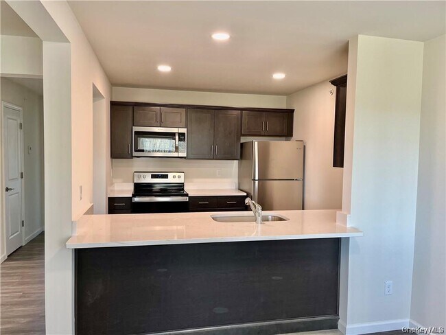 Building Photo - 206 Golf Links Rd Unit 814
