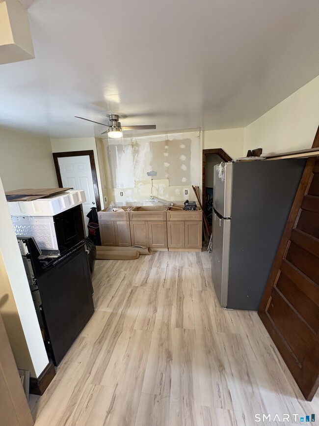 Photo - 689 Maplewood Ave