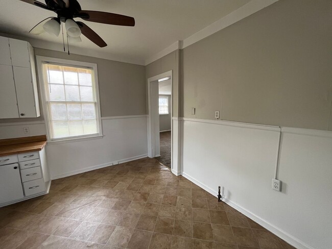 Photo - 3 Bedrooms, 1 Bathrooms - Celanese House