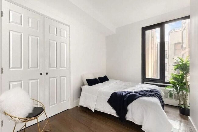 399 E 8th St Unit 4A