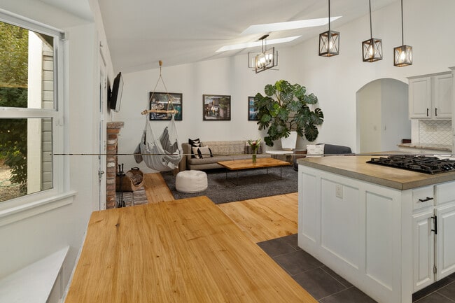 Photo - 1557 Bramble Ct