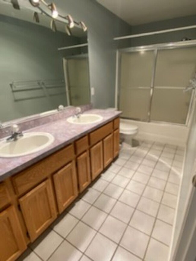 Photo - 762-770 SW Sitka Dr Unit 762