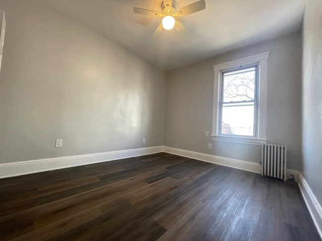 Building Photo - 101 Romaine Ave Unit #2
