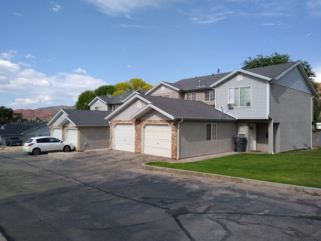 Photo - 334 S 400 E