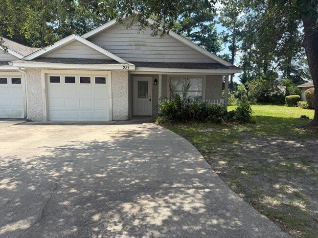 Building Photo - 221 Millcrest Dr