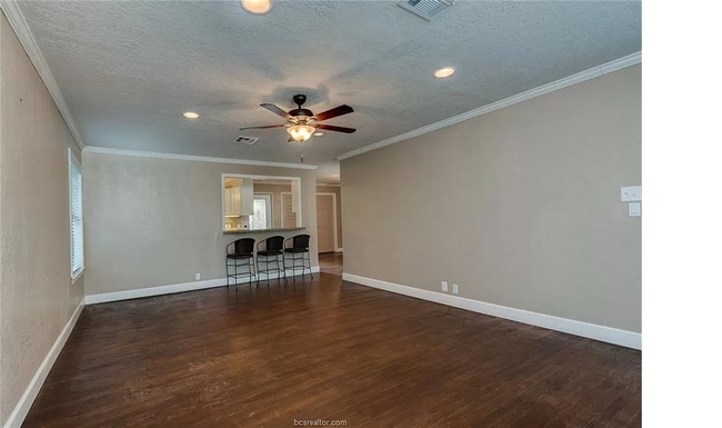 Photo - Comfy 4-Bed/3-Bath 3 blocks from A&M with all appliances, backyard, 5 min to grocery store