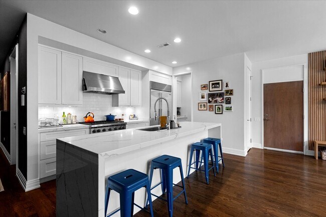 Photo - 2749 N Lakewood Ave Unidad 2N