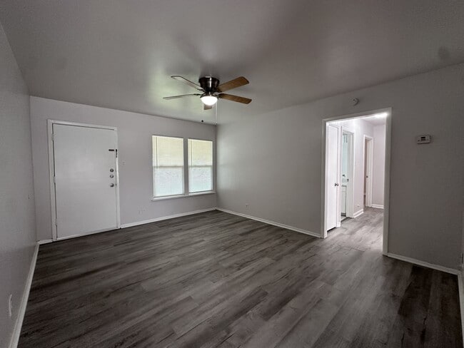 Photo - 5813 Norvel Dr House