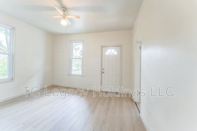 Photo - 907 Floral Ave