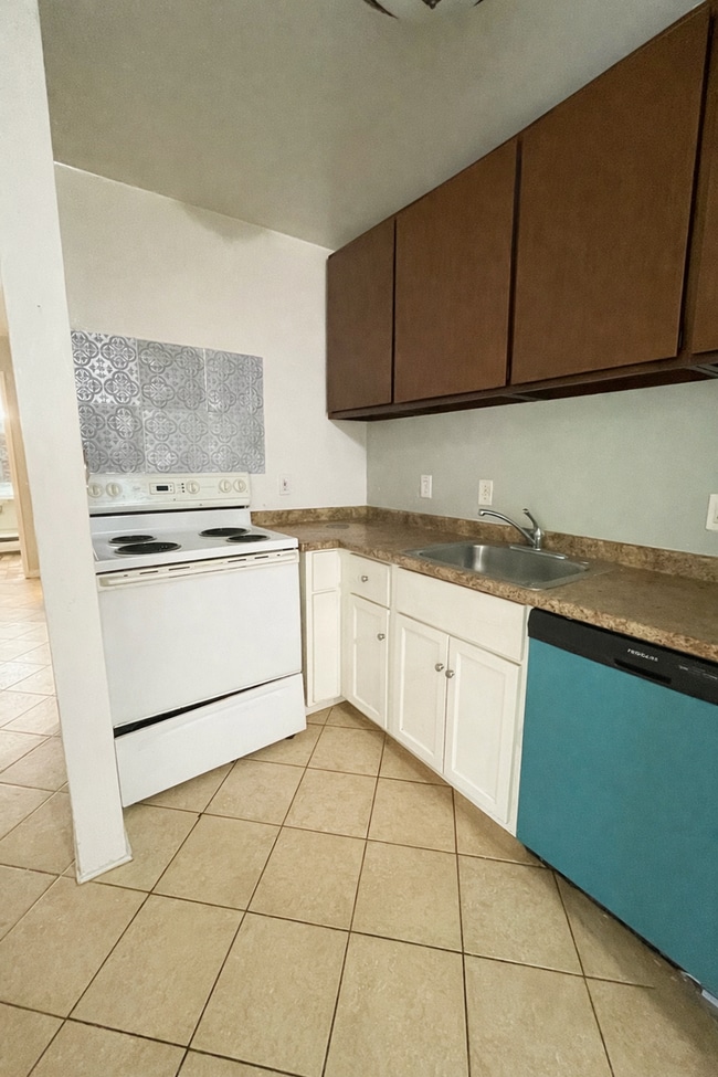 Building Photo - Two Bedroom for Rent on the corner of Washtenaw and Ballard