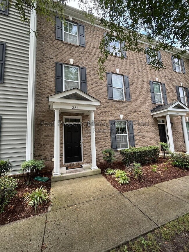 Photo - 257 Carnelian St