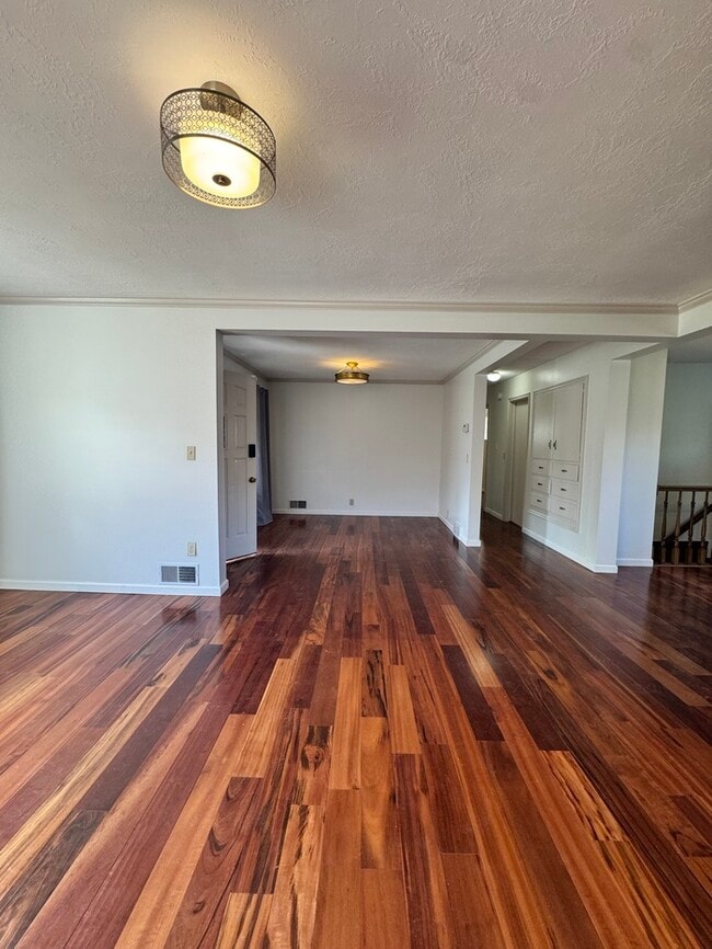 Building Photo - 2 Bed, 2 Bath Home