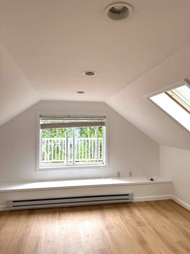 Building Photo - 23 Rendall Pl Unit 2