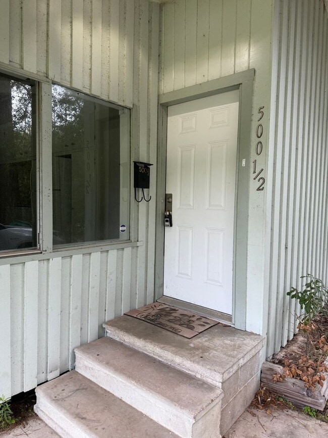 500-502 N. General Pershing Street