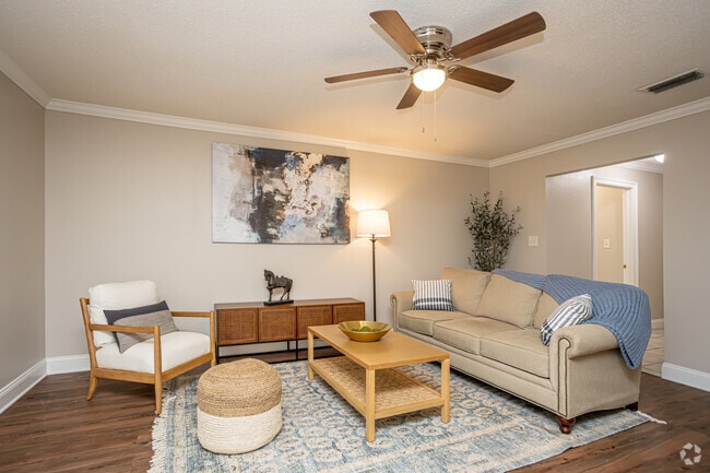 2BR, 2BA - 1,304SF - Windsor Place