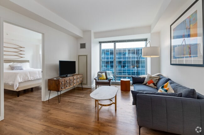 1BR, 1BA - 695SF
