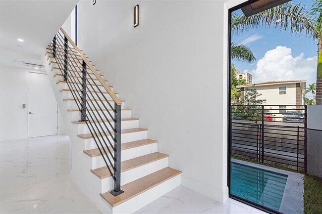 Photo - 802 NE 2nd St