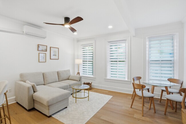 313 C St SE Unidad Luxury 1-bed furnished