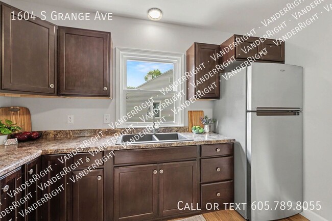 Photo - 1604 S Grange Ave