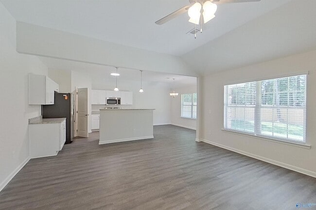 Photo - 111 Live Oak Dr
