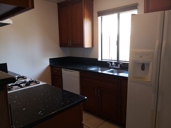Kitch with dishwasher,granite countertop - 609 S College Ave