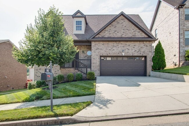 Building Photo - Fantastic brick home located just minutes ...