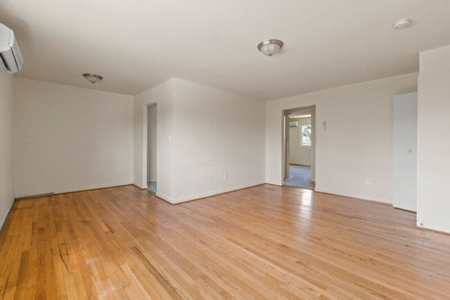 Photo - 301X Dupont Ave