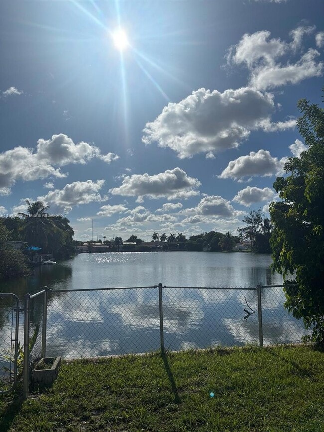 Photo - 250 SW 10th Ave Unit 1-2