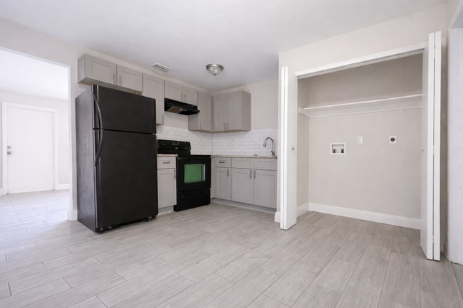 Building Photo - 5451/5453 ELEVENTH AVE Unit 5451 ELEVENTH AVE