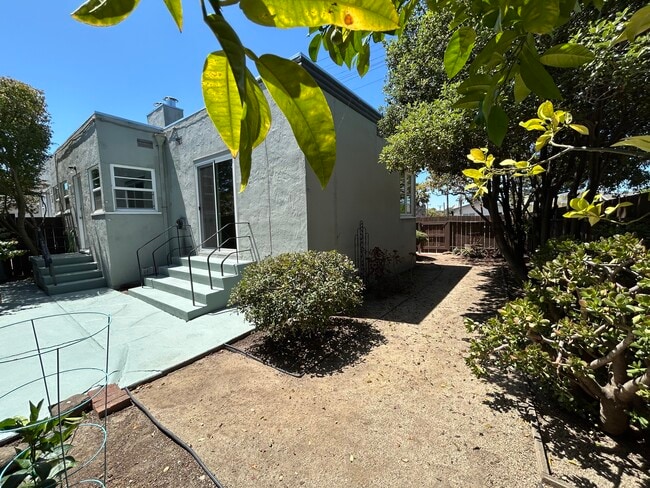 1903 Sacramento St
