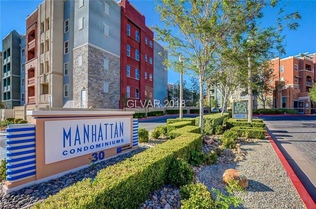 Building Photo - Gorgeous Mid Rise Unit 304