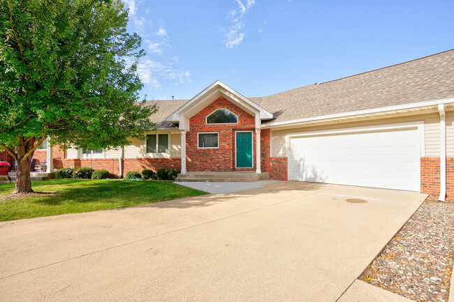 Photo - 10 Redtail Ct Townhome