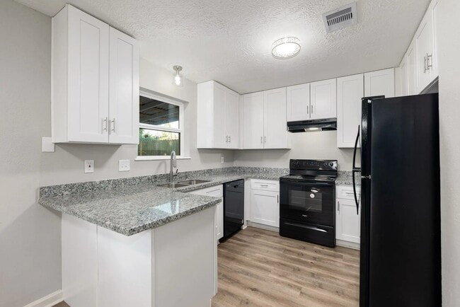 Photo - 9806 Thrush St