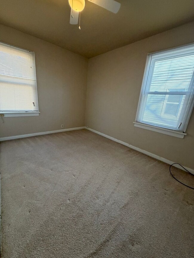 Photo - 1225 W Main St