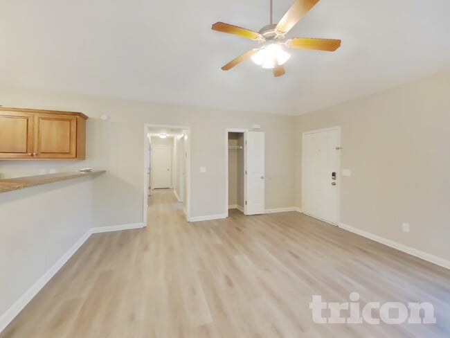 Photo - 414 Niagra Ln