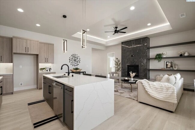 Photo - Modern 4-Bedroom Home in Desirable Richland