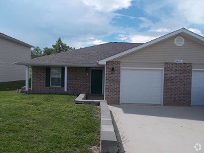Building Photo - Cozy 2 Bedroom, 2 Bathroom Duplex! Rental