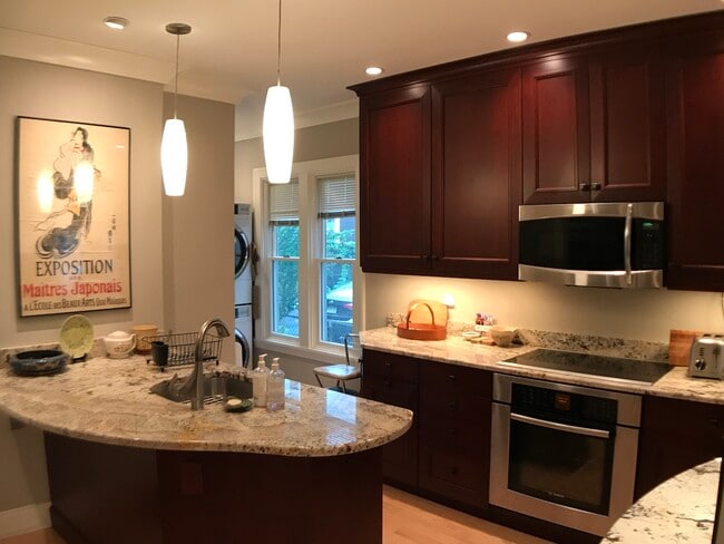 Building Photo - 20 Washburn Ave Unit 2