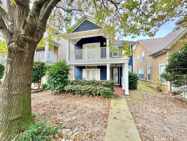 Photo - 1359 Island Pl E