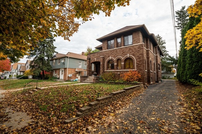 Photo - 522 N 65th St