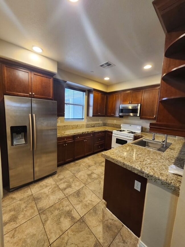 Photo - Beautiful Tri-level in Irvine!