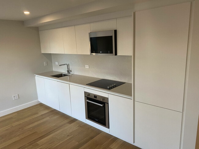 Building Photo - 24 Fleet St Unit 4 Rental