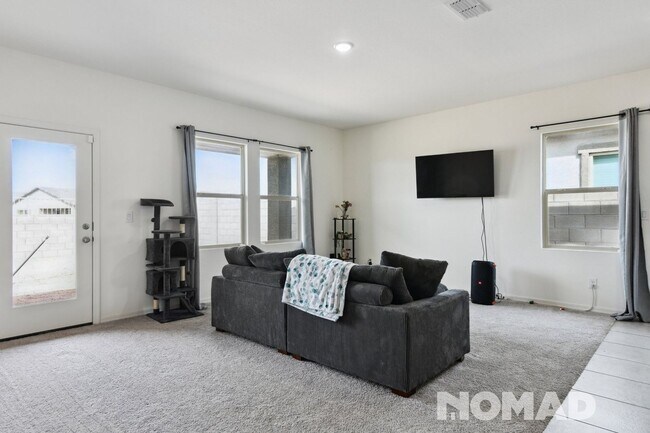 Photo - 9560 W Illini St