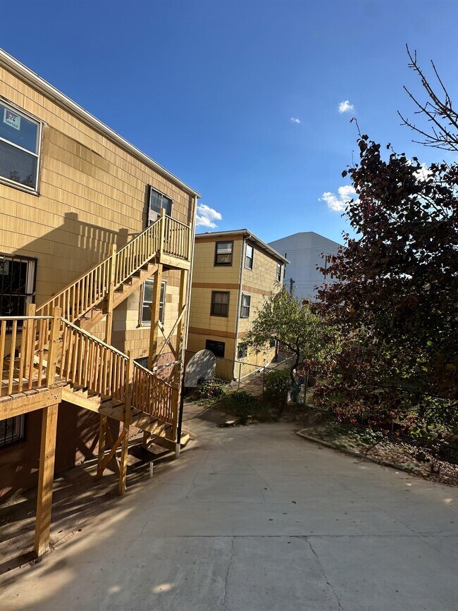 Photo - 367 Mercer Loop Unidad 2