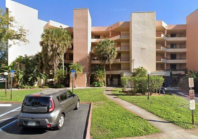 Building Photo - 8740 NW 40th St Unit 204