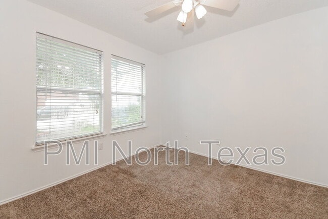 Photo - 1571 Thornhill Ln