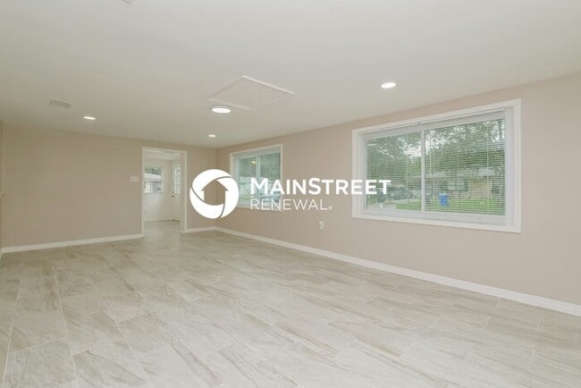 Photo - 4 Bedroom Pet-Friendly Home in Tampa, FL with Main Street Renewal