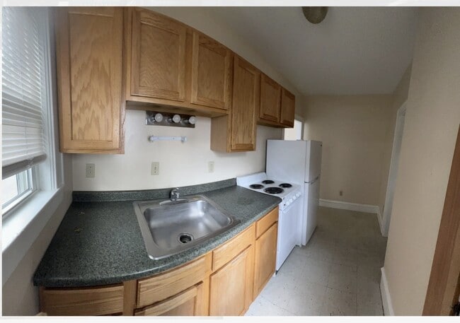 Building Photo - 24 Loomis St Unit 3